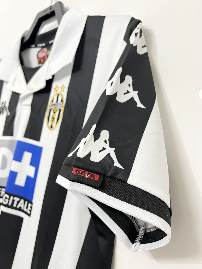 Juventus Home Retro Jersey 1999/00