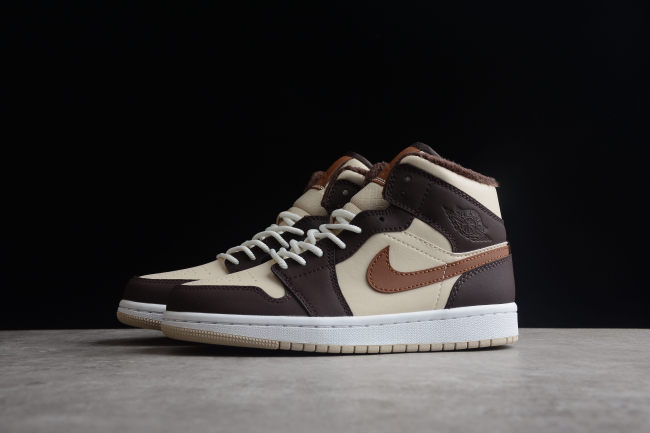 Air Jordan 1 Mid SE Cream Dark Chocolate Sneakers Oatmeal