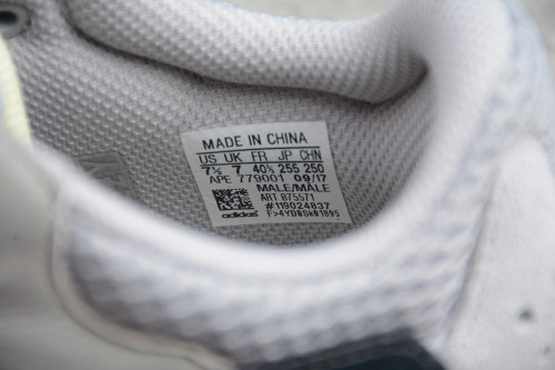 Kanye West x Yeezy Runner Boost 700 Black Green B75571