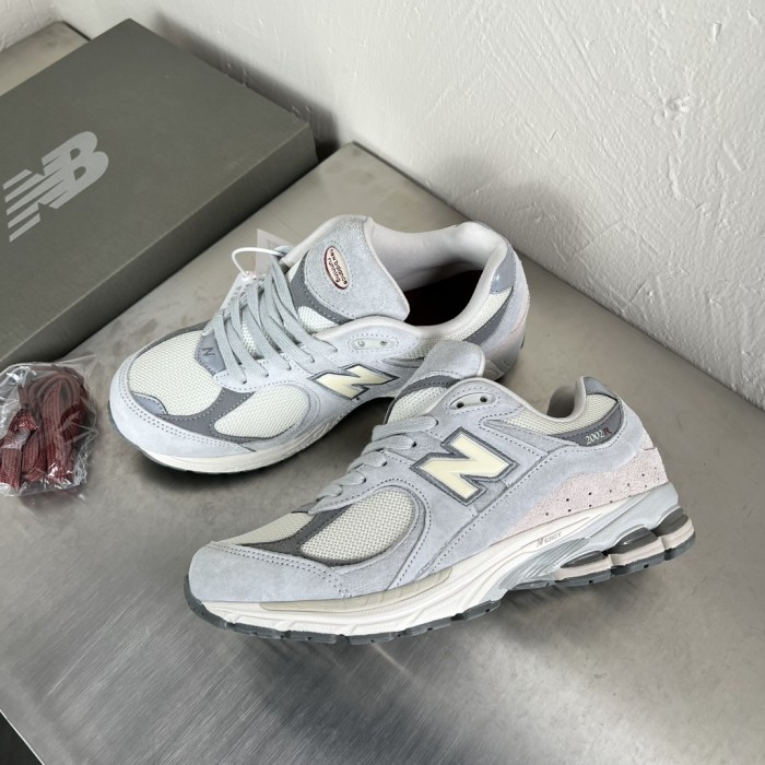 New Balance 2002R M2002RLN grey