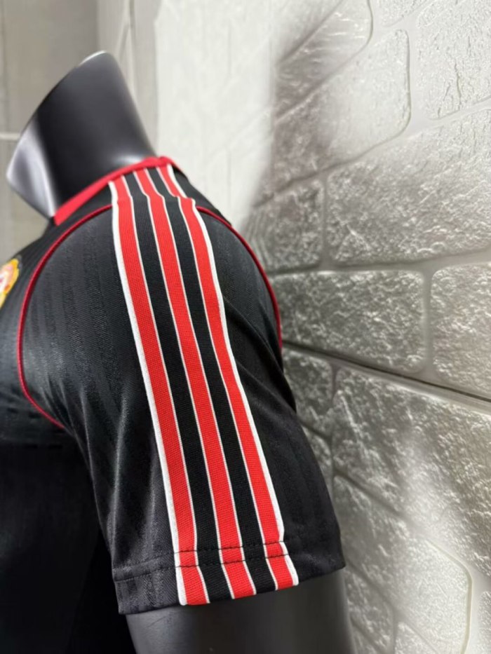 Manchester United Icons Black Player Jersey 25/26