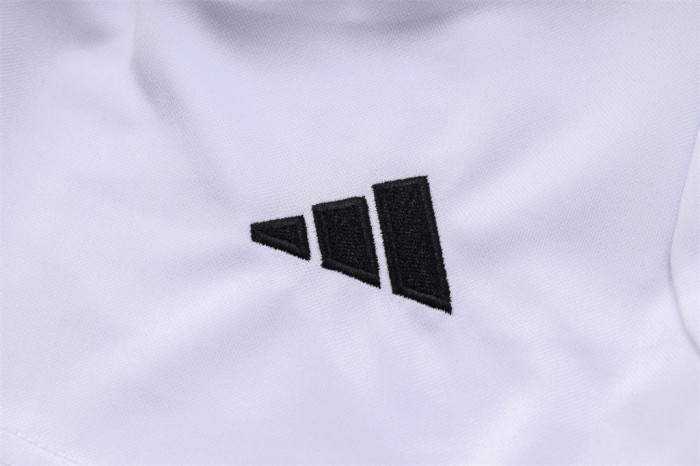 Juventus Training Jersey 23/24