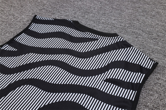 Juventus Training Jersey 23/24