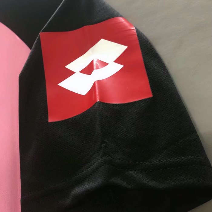 Juventus Retro Pink Goalkeeper Jersey 2002/03