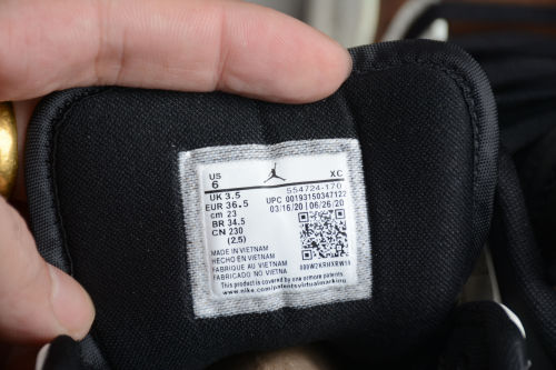 Nike air jordan retro bt black white