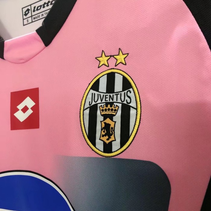 Juventus Retro Pink Goalkeeper Jersey 2002/03