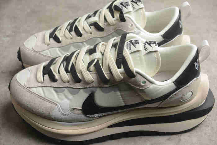 Sacai x Nike VaporWaffle 3.0Beige Black DD1875-101