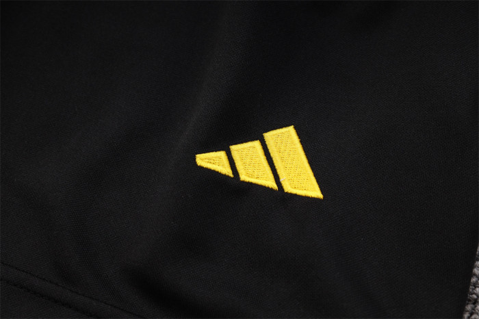 Juventus Training Jersey 23/24