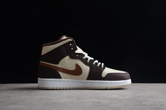 Air Jordan 1 Mid SE Cream Dark Chocolate Sneakers Oatmeal
