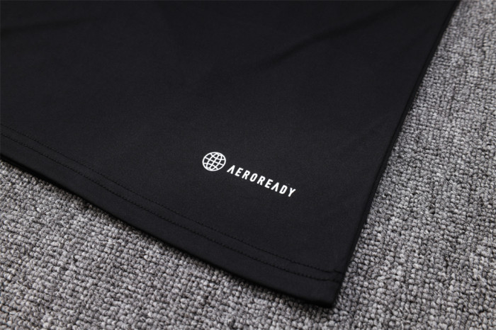 Juventus Training Jersey 23/24