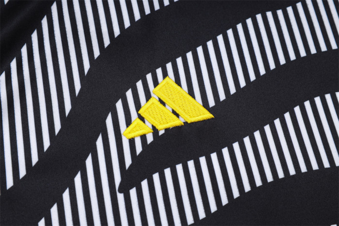 Juventus Training Jersey 23/24