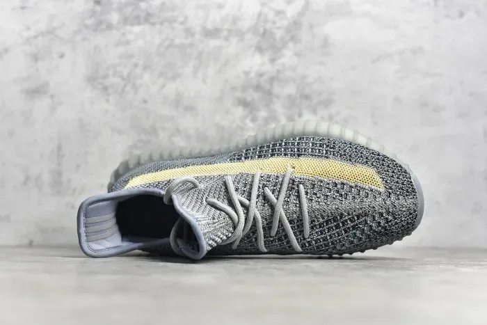 Yeezy Boost 350 v2 GY7657