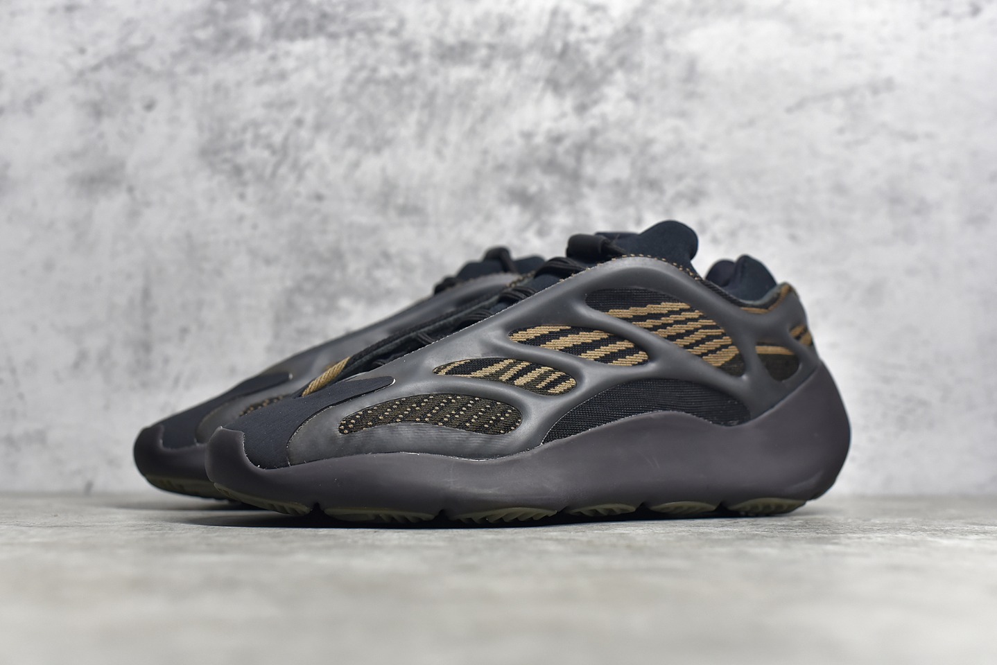 Yeezy Boost 700 V3“Clay Brown” GY0189