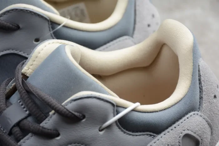 Yeezy Boost 700 Magnet FV9922