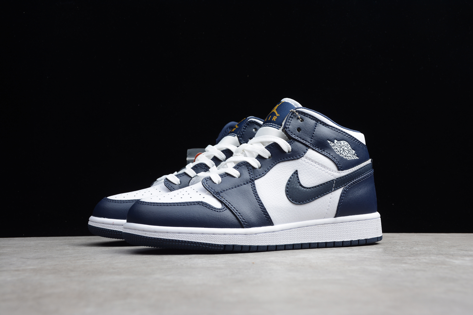 AIR JORDAN 1 MID OBSIDIAN (554724 174)
