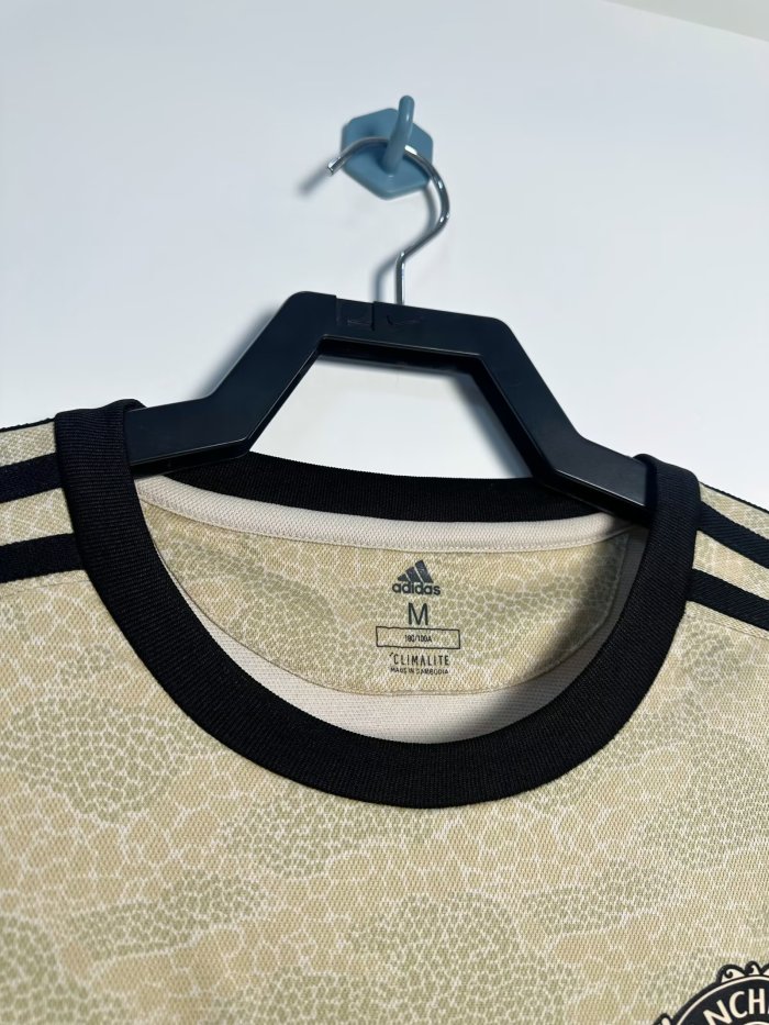 Manchester United Away Retro Jersey 2019/20