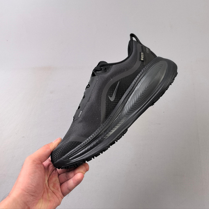 Nike Vomero 18 GTX  Men's Road Running Shoes