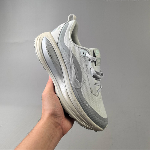 Nike Vomero 18 GTX Men's Road Running Shoes