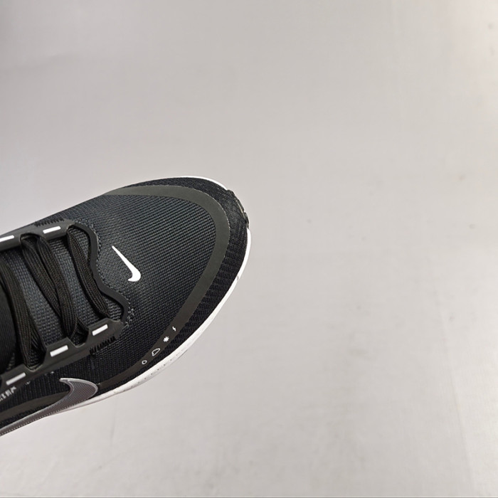 Nike Vomero 18 GTX Men's Road Running Shoes