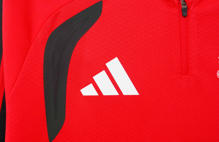 Manchester United Player Version Quarter-Zip Training Top 2026