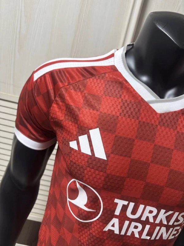 Liverpool Home Player Man Jersey 27/28