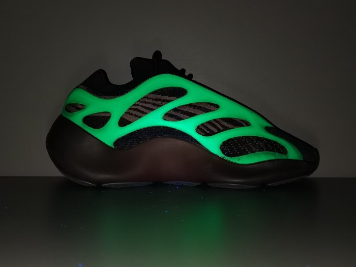 Yeezy Boost 700 V3“Clay Brown” GY0189
