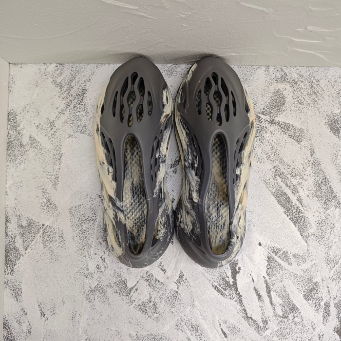 adidas Yeezy Foam Runner Sulfur Non-slip