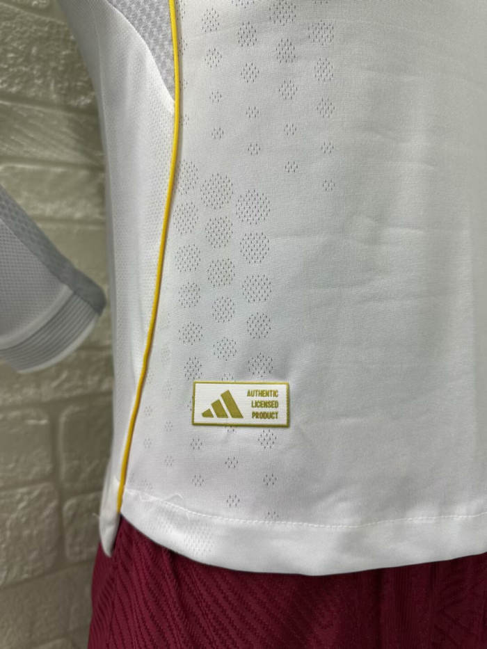 Real Madrid Home Modrić Limited Edition Player Version Long Sleeve Man Jersey 25/26