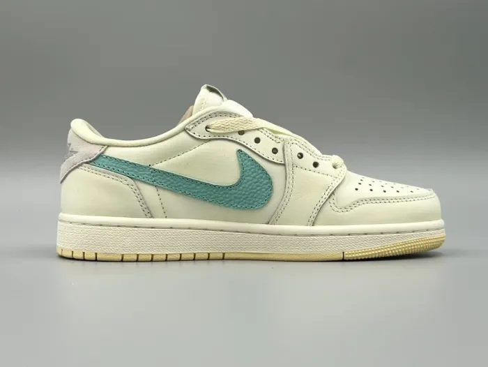 Travis Scott x Air Jordan 1 Beige