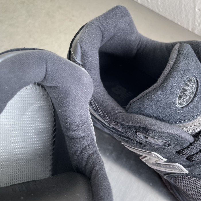 New Balance 2002R Black Grey - M2002RBV