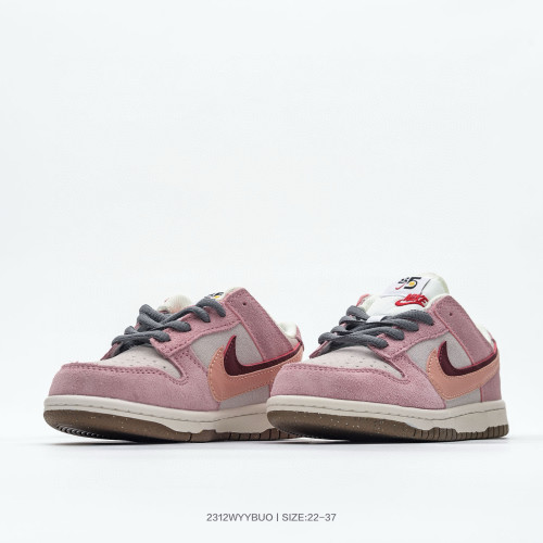 Nike SB Dunk Low Kids Low-Top Sneakers Christmas Double Hook Suede Retro White Red