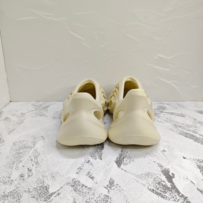 adidas Yeezy Foam Runner Sulfur GV6775