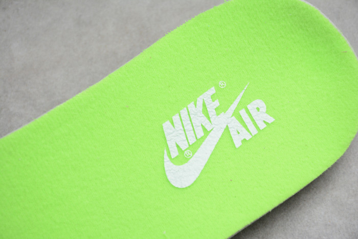 Air Jordan 1 Neutral Grey Gunsmoke Volt 555088-070