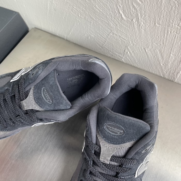 New Balance 2002R Black Grey - M2002RBV