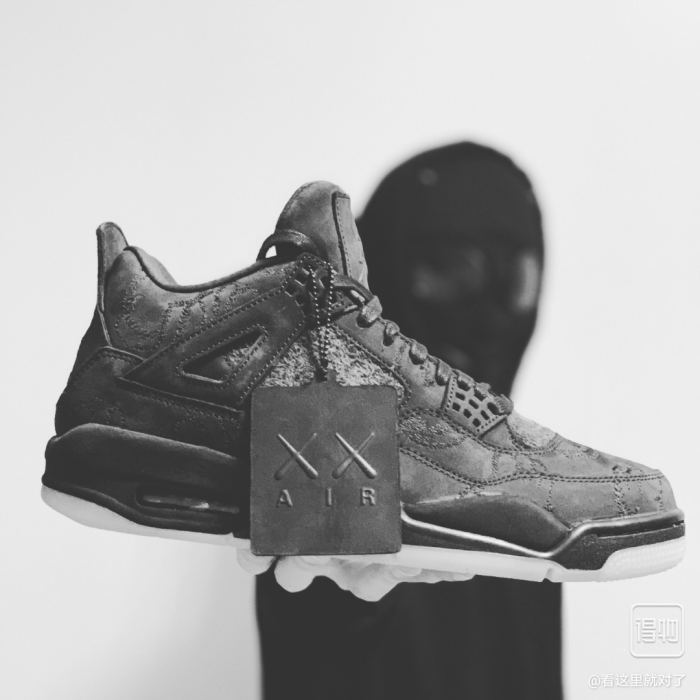 Air Jordan 4 Retro x KAWS Black 2017 (930155-001)