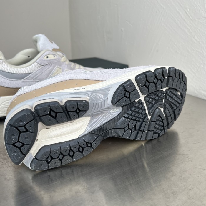 New Balance 2002R - Light Grey / M2002RSA