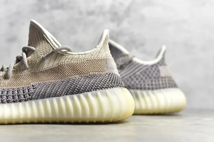 Yeezy Boost 350 v2 GY7658