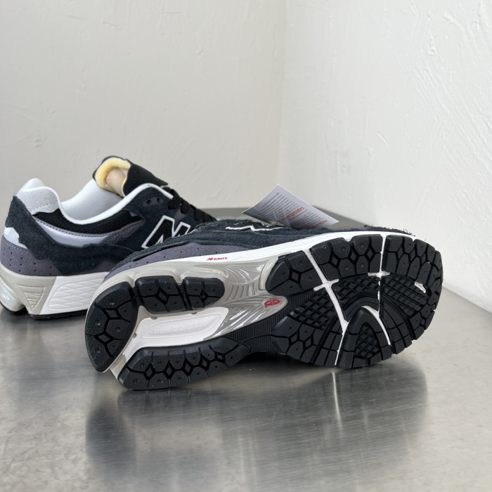 New Balance 2002R Protection Pack - Black / Grey - M2002RDJ