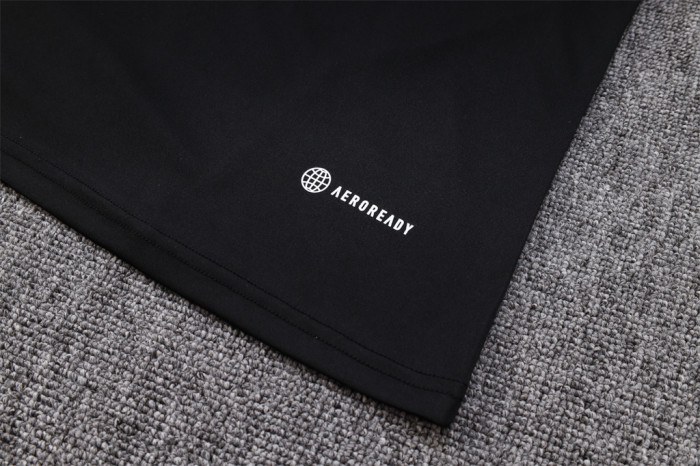 Juventus Training Jersey 23/24