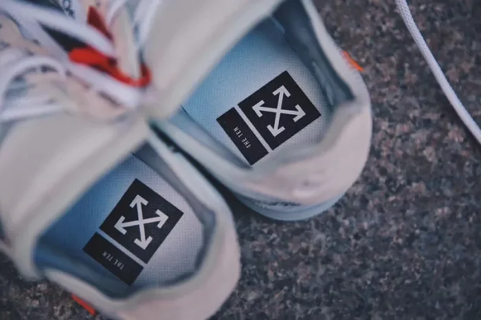 Off White x Air Force 1 Virgil Low White with Zip-Tie A04606-100