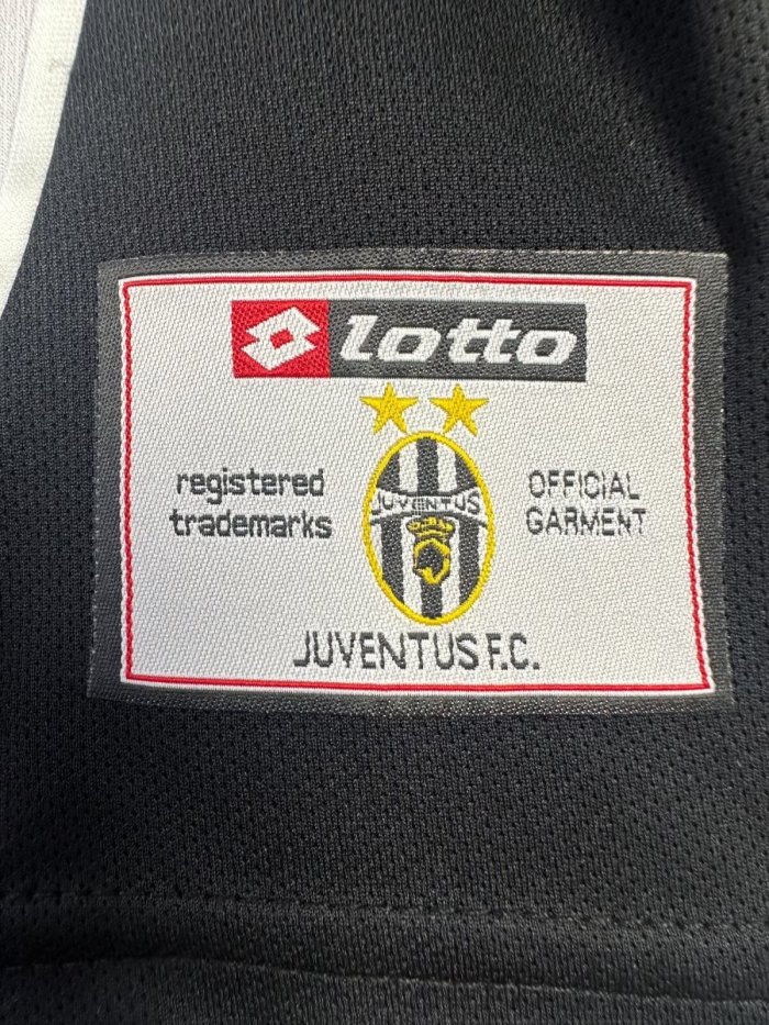Juventus Home Long Sleeve Retro Jersey 2002/03