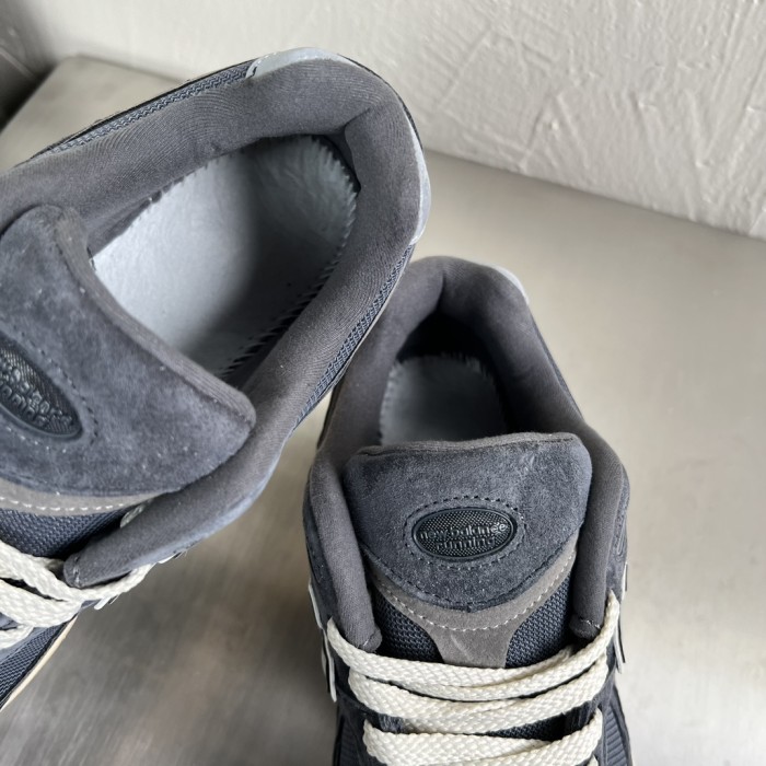 NEW BALANCE M2002RHO PHANTOM