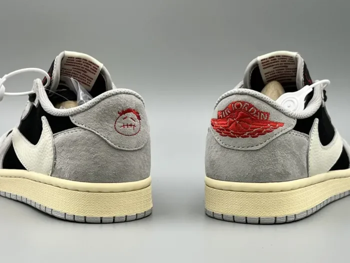 Travis Scott x Air Jordan 1 Grey