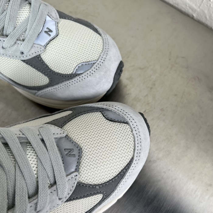 New Balance 2002R M2002RLN grey