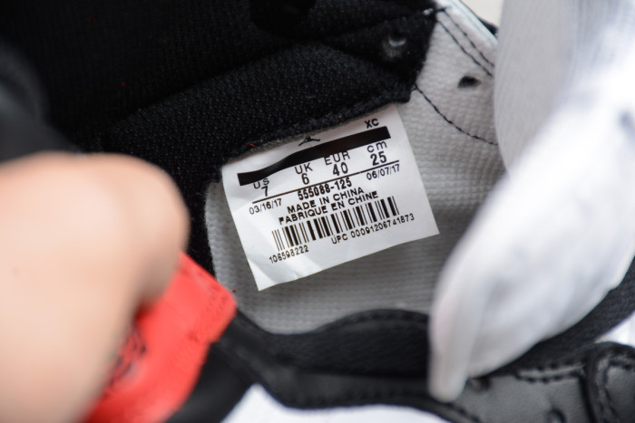 Air Jordan 1 Retro High OG Black Toe 555088-125