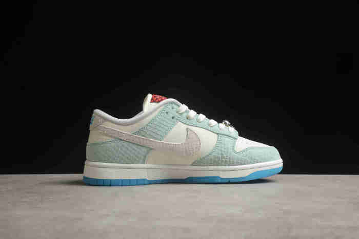 SB Dunk Low LX 'Year of the Dragon' FZ5065‑111