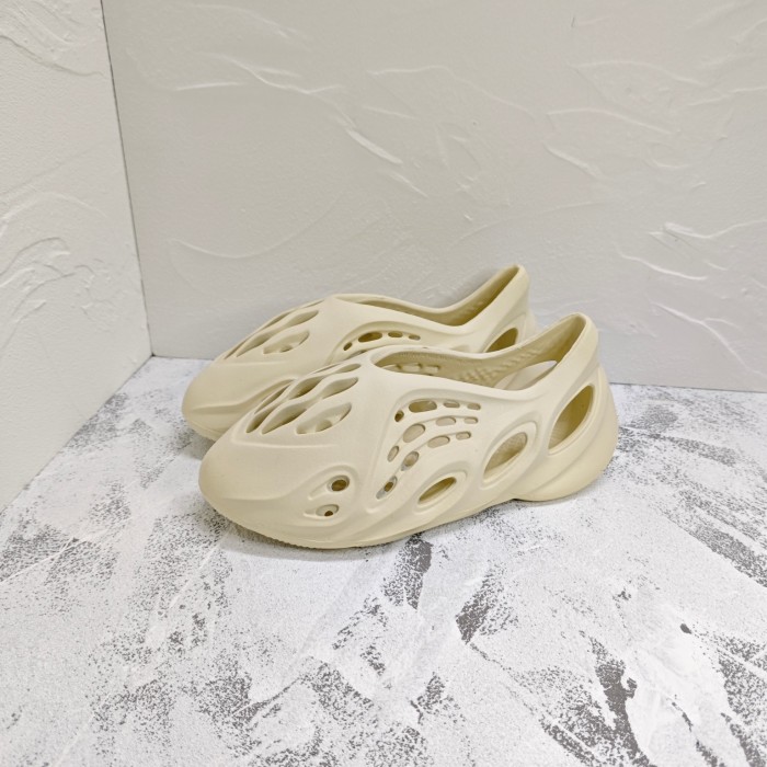 adidas Yeezy Foam Runner Sulfur GV6775