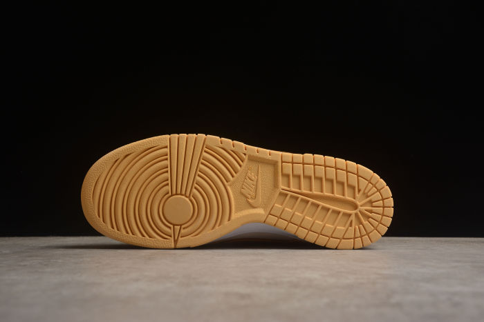 SB Dunk Low Gold Suede DV7411 200