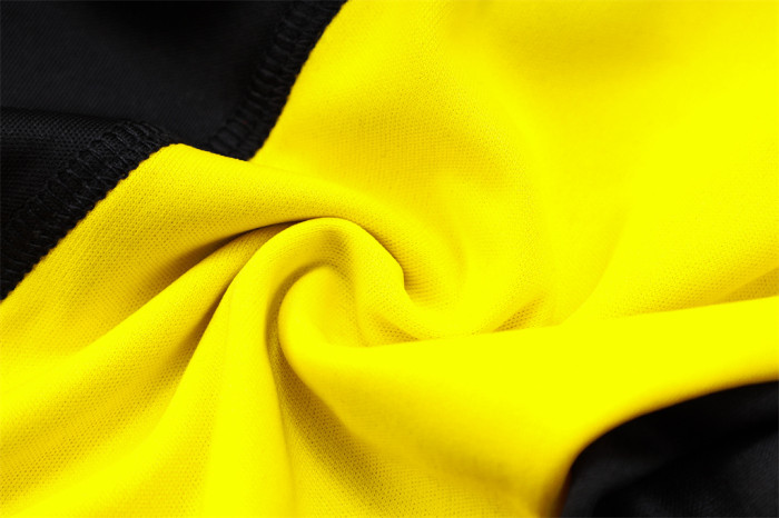 Juventus Training Jersey 23/24