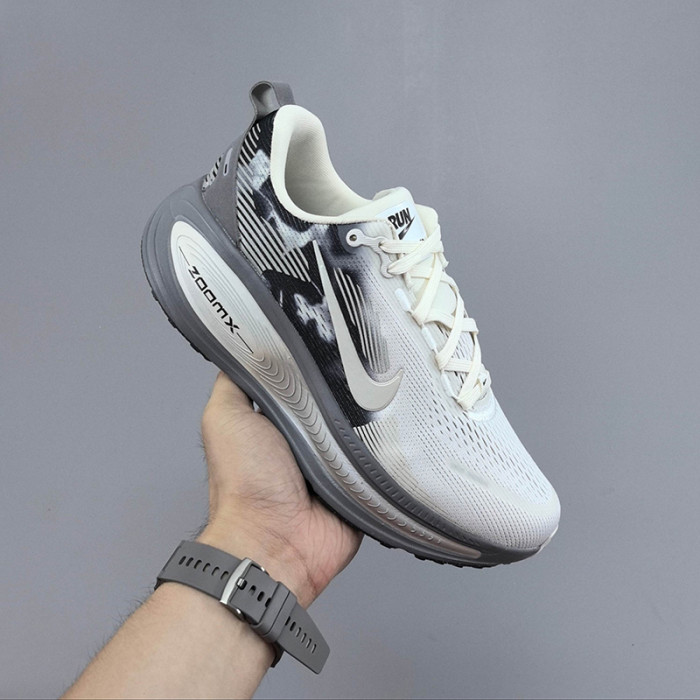 Nike Vomero 18 GTX Men's Road Running Shoes
